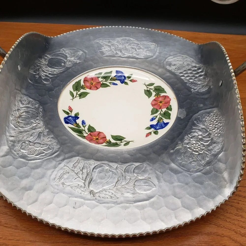 Vintage Cromwell Hammered Aluminum Handled Tray w Shenandoah Floral Center